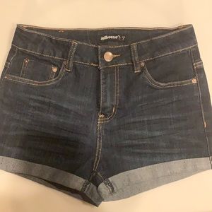 DOLLHOUSE JEAN SHORTS SIZE 7.